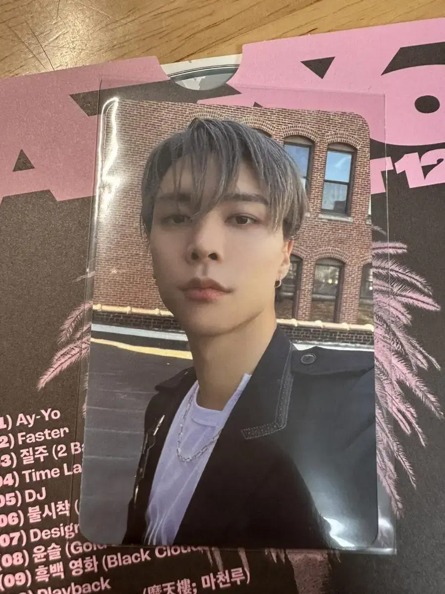 ay-yo bversion johnny photocard wts