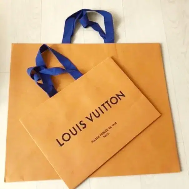 [루이비통 LouisVuitton] 케이스 3종+쇼핑백2종