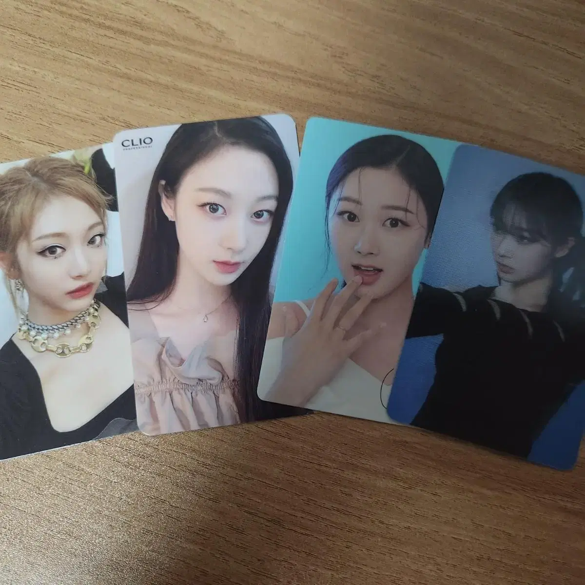 Giselle ningning sells photocard sets