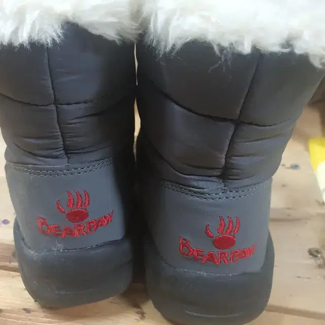 bearpaw 키즈 부츠 팔아요