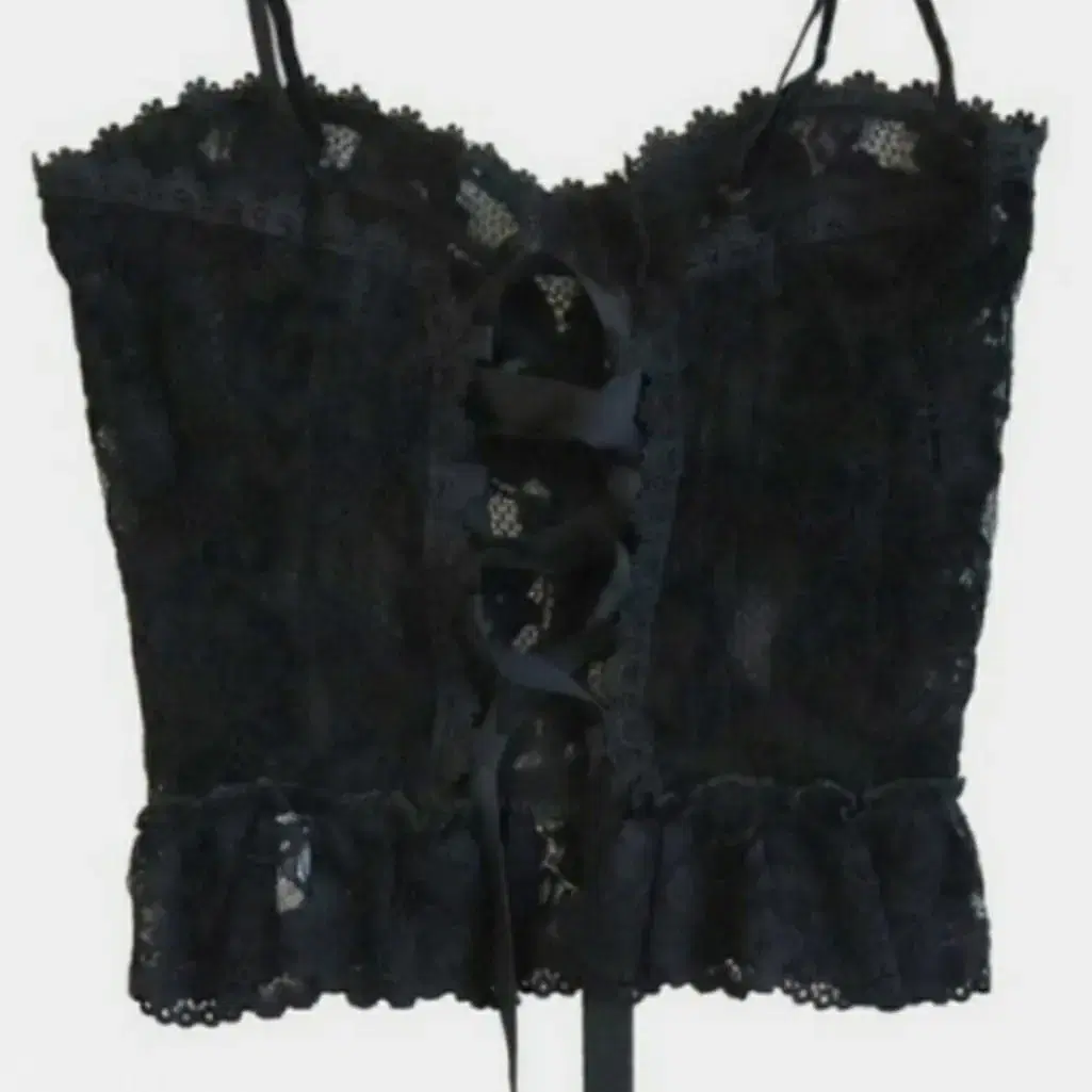 tht 쓰리타임즈 Lace-up ruffle camisole top