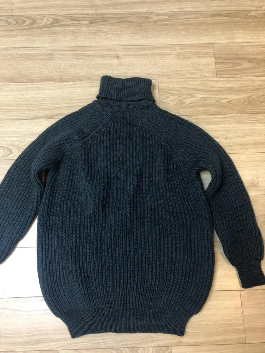 Kerrywoollen Mills Turtleneck size 95