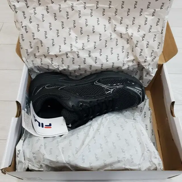 (220)FILA 휠라 TREXA 런닝화 BLACK