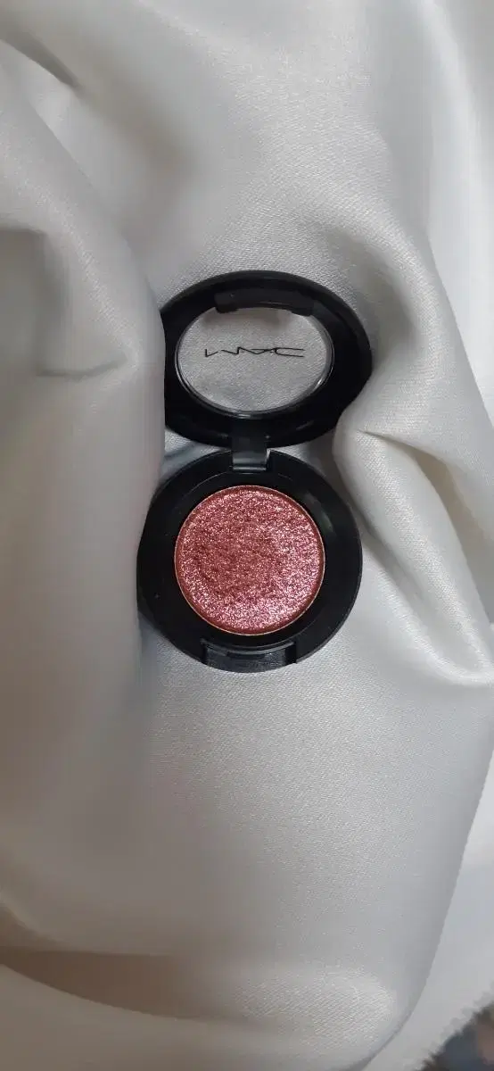 Half-priced Delivery) MAC Eyeshadow Let's Roll