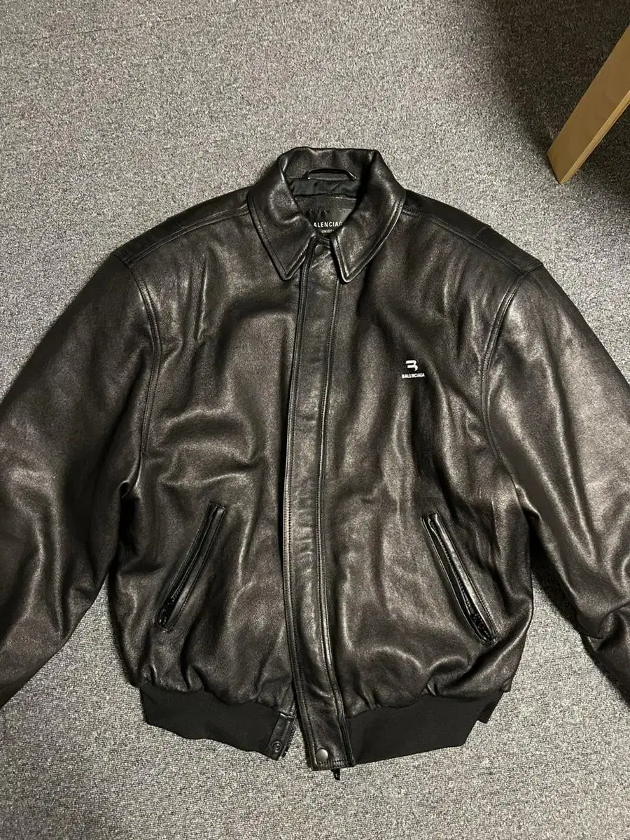 Balenciaga Taxi Bomber XS