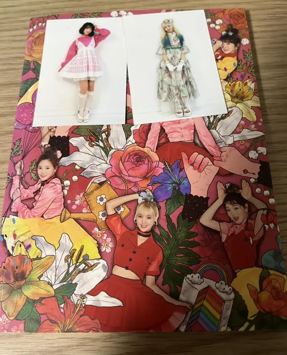 Sell the first edition of the Oh My Girl coloring book album 