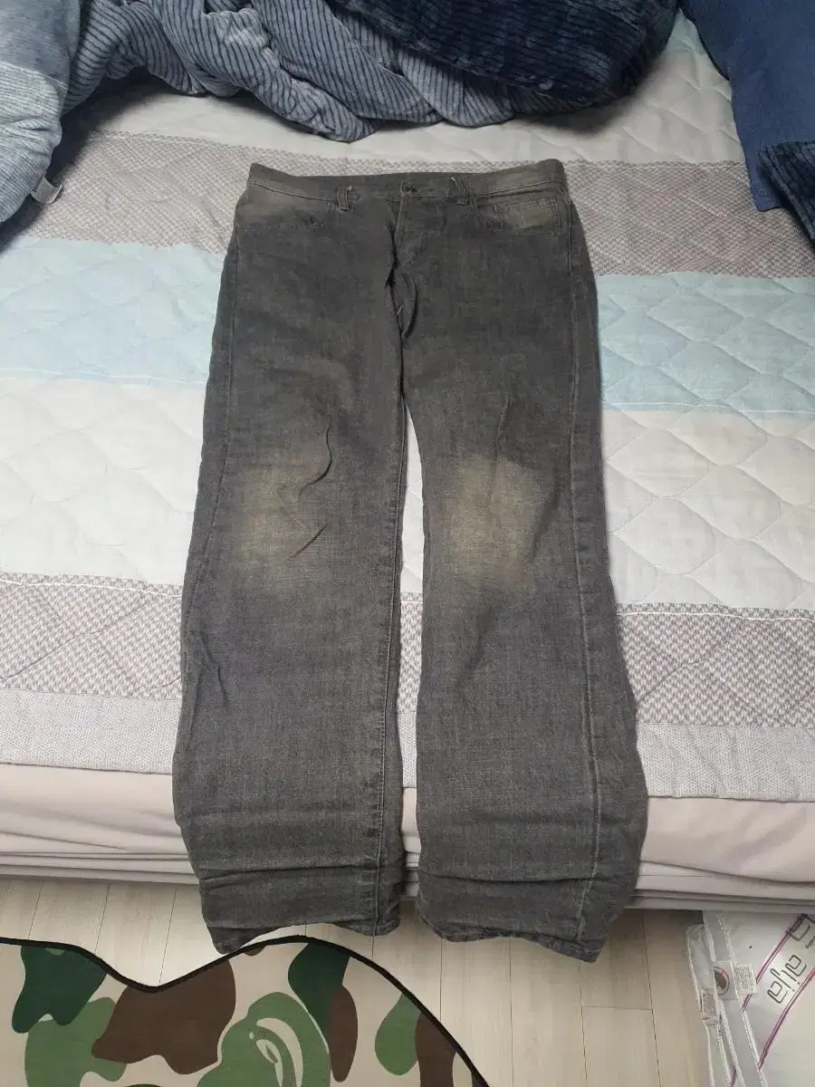 34 THE HUNDREDS Gray Denim jin Jeans