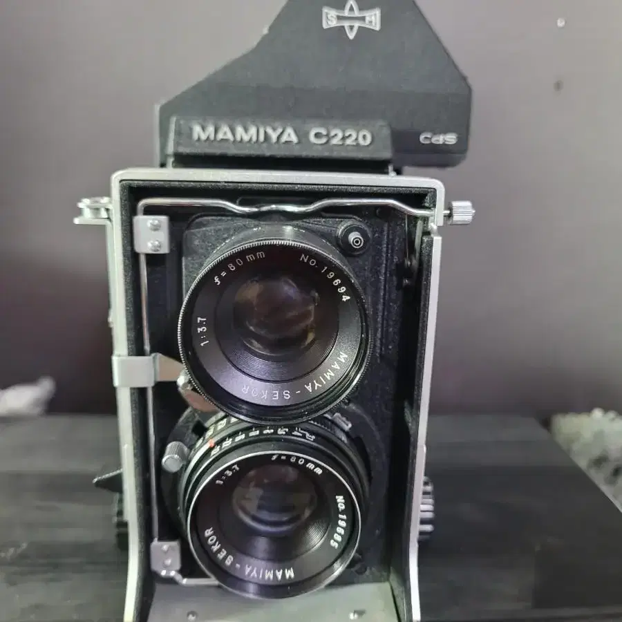 앤틱 카메라 (MAMIYA C220)-1