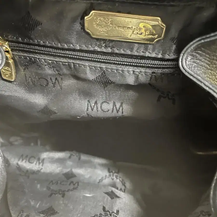 정품 MCM 레더 백팩