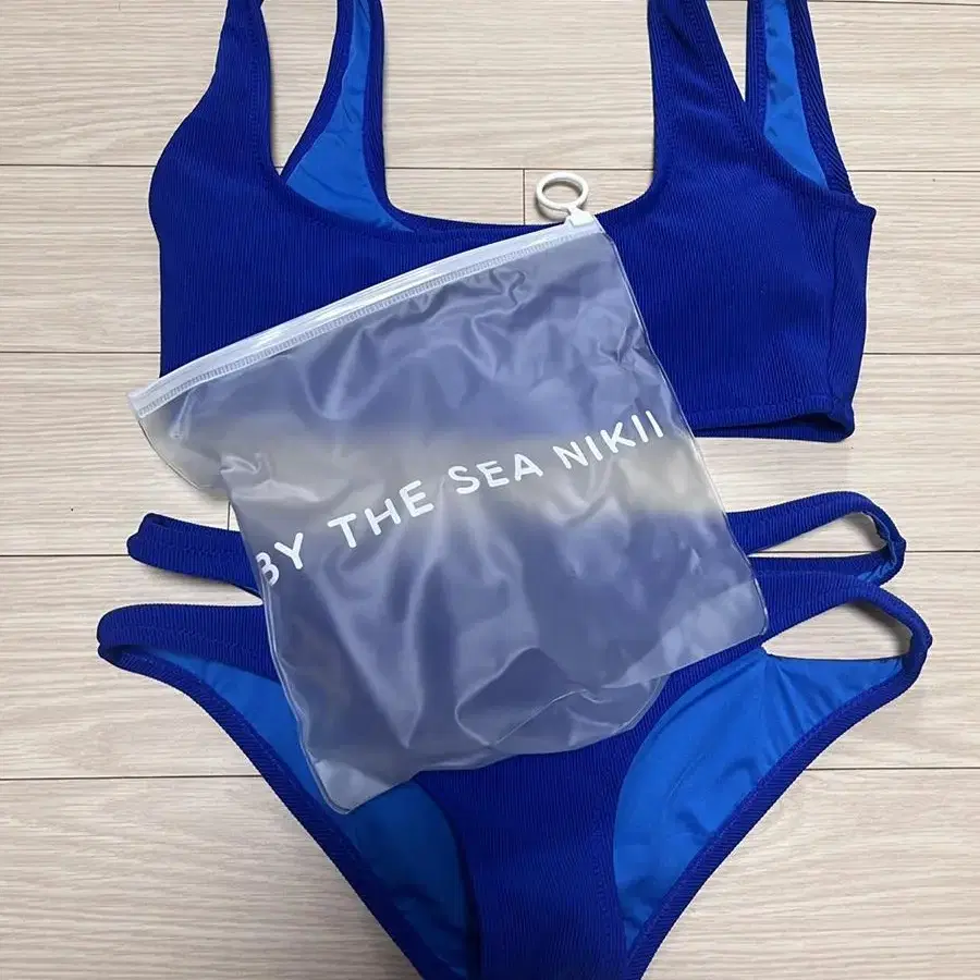 바이더씨니키 BASIC DEEP BLUE BIKINI SET