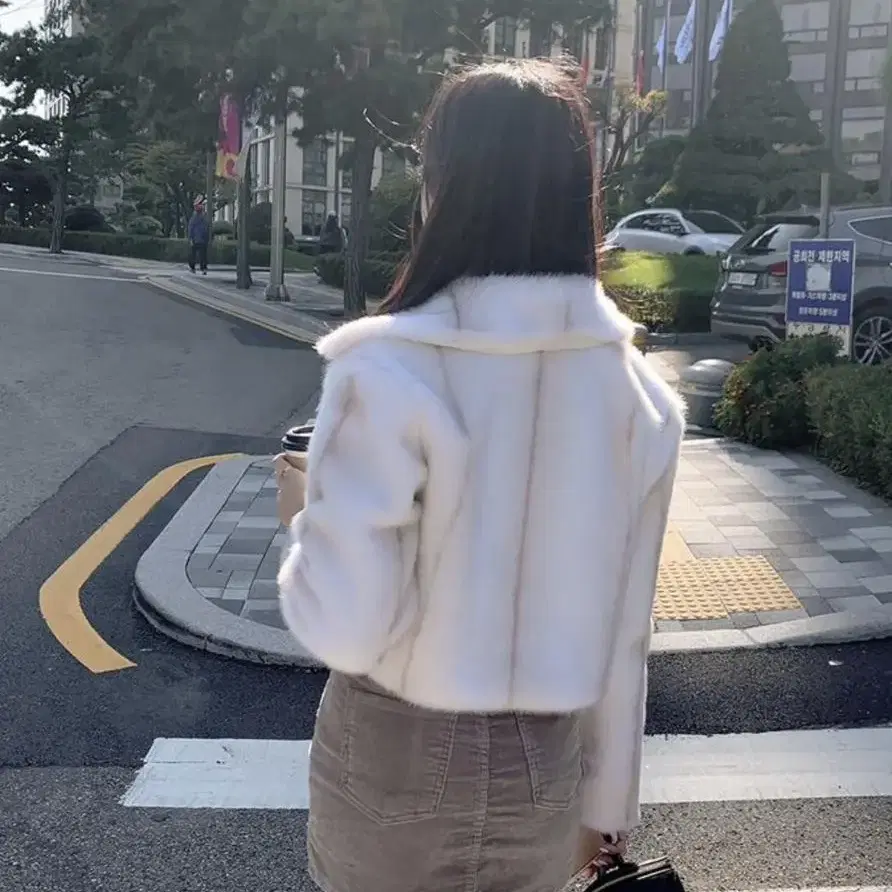 (새상품/무배) fur jacket ivory 크롭 퍼자켓 아이보리