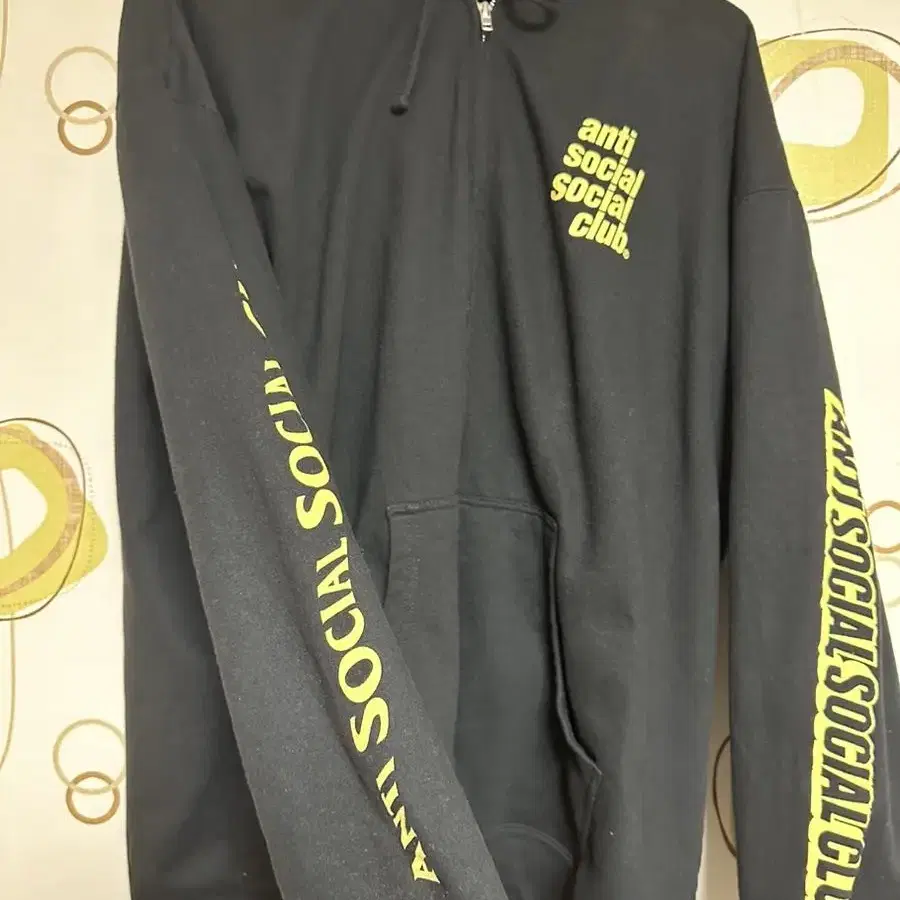 [USED][XXL] Split Black Zip Hoodie