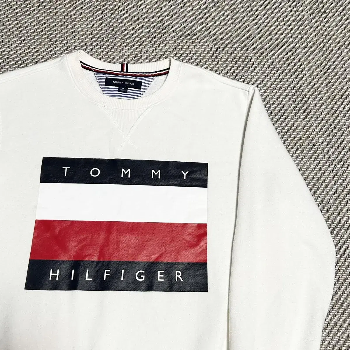 [ M ] Tommy 타미힐피거 빅로고 화이트 라운드 맨투맨