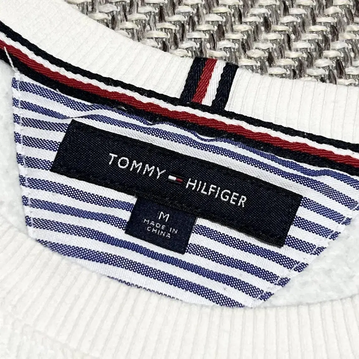 [ M ] Tommy 타미힐피거 빅로고 화이트 라운드 맨투맨