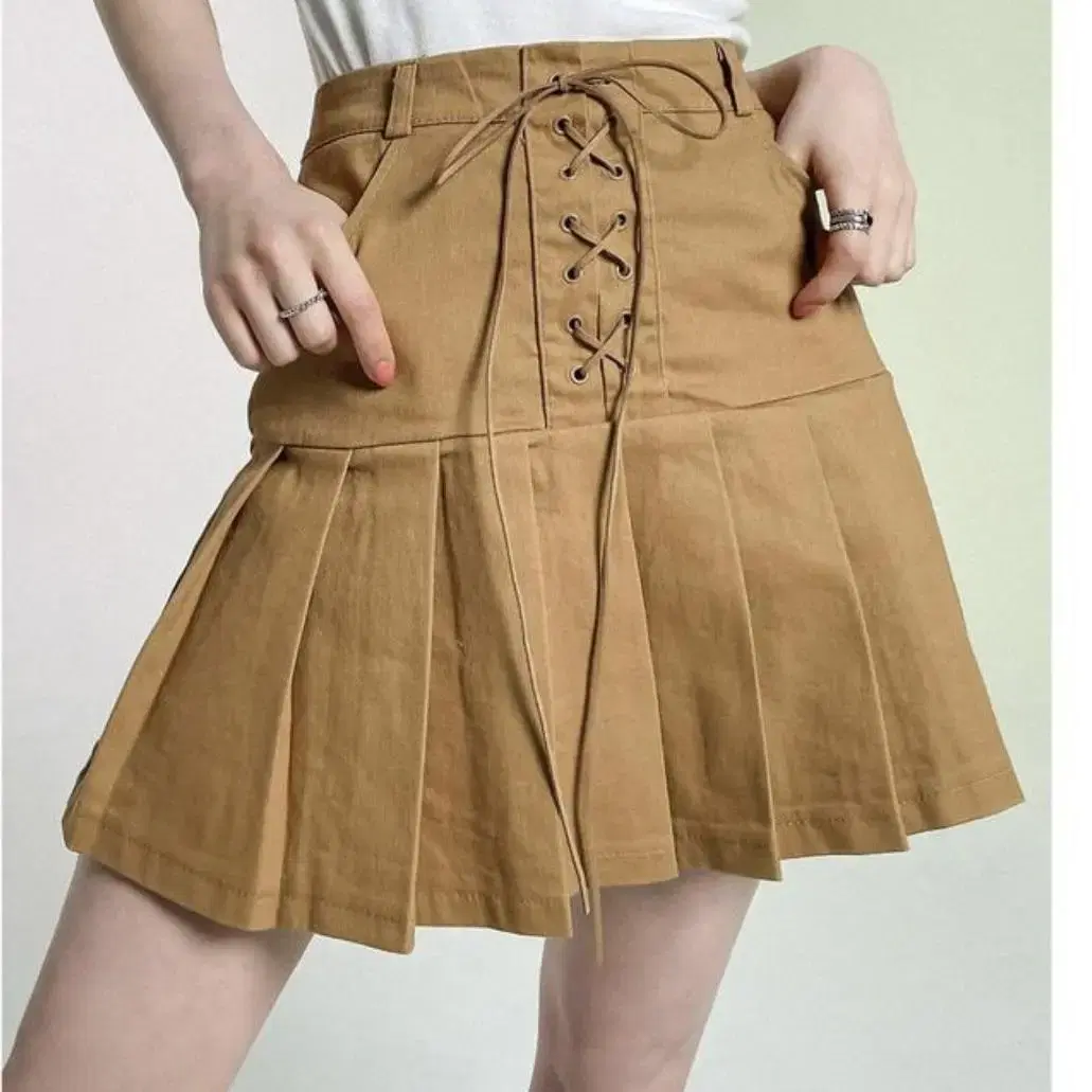 Strap pleated miniskirt New product