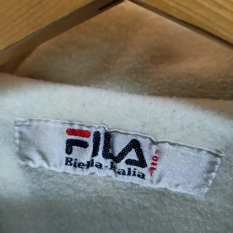 110)FILA italia 올드스쿨 패딩 팝니다