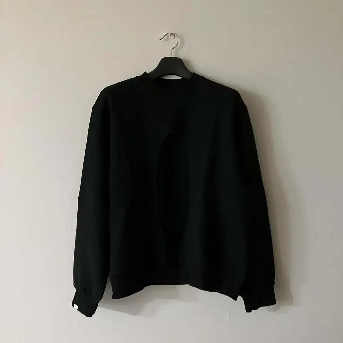 노매뉴얼 / NOMANUAL / PERFORATED SWEATSHIRT