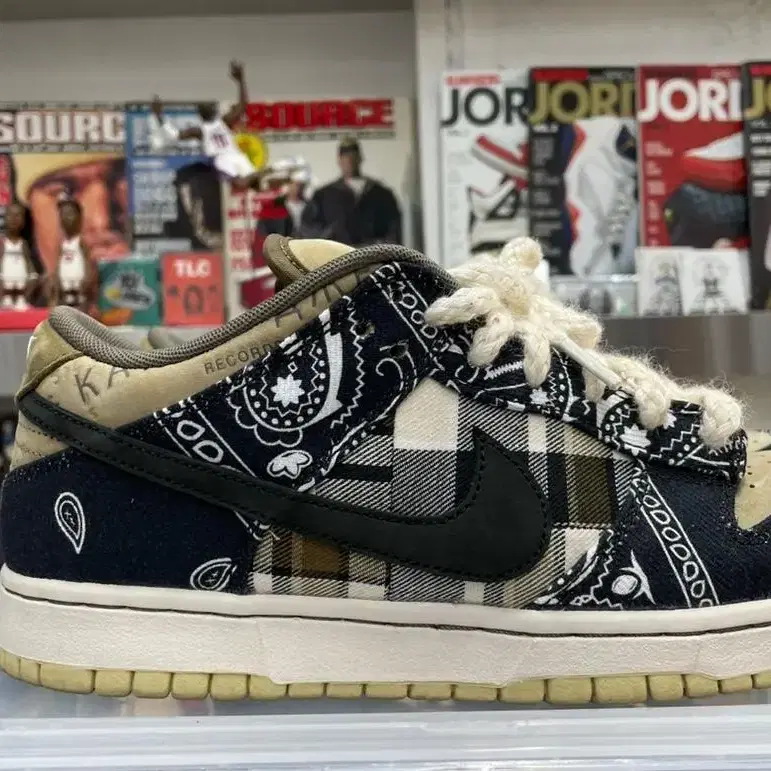 nike x travis scott sb dunk low 스캇 덩크 로우