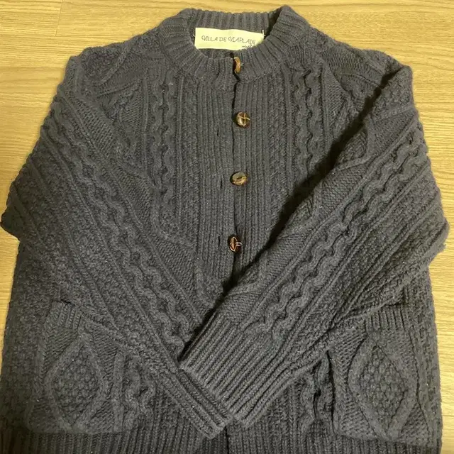 비아플레인 Via Cable wool knit cardigan