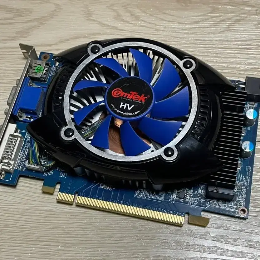 이엠텍 GTS450 그래픽카드 (DDR5 1GB)