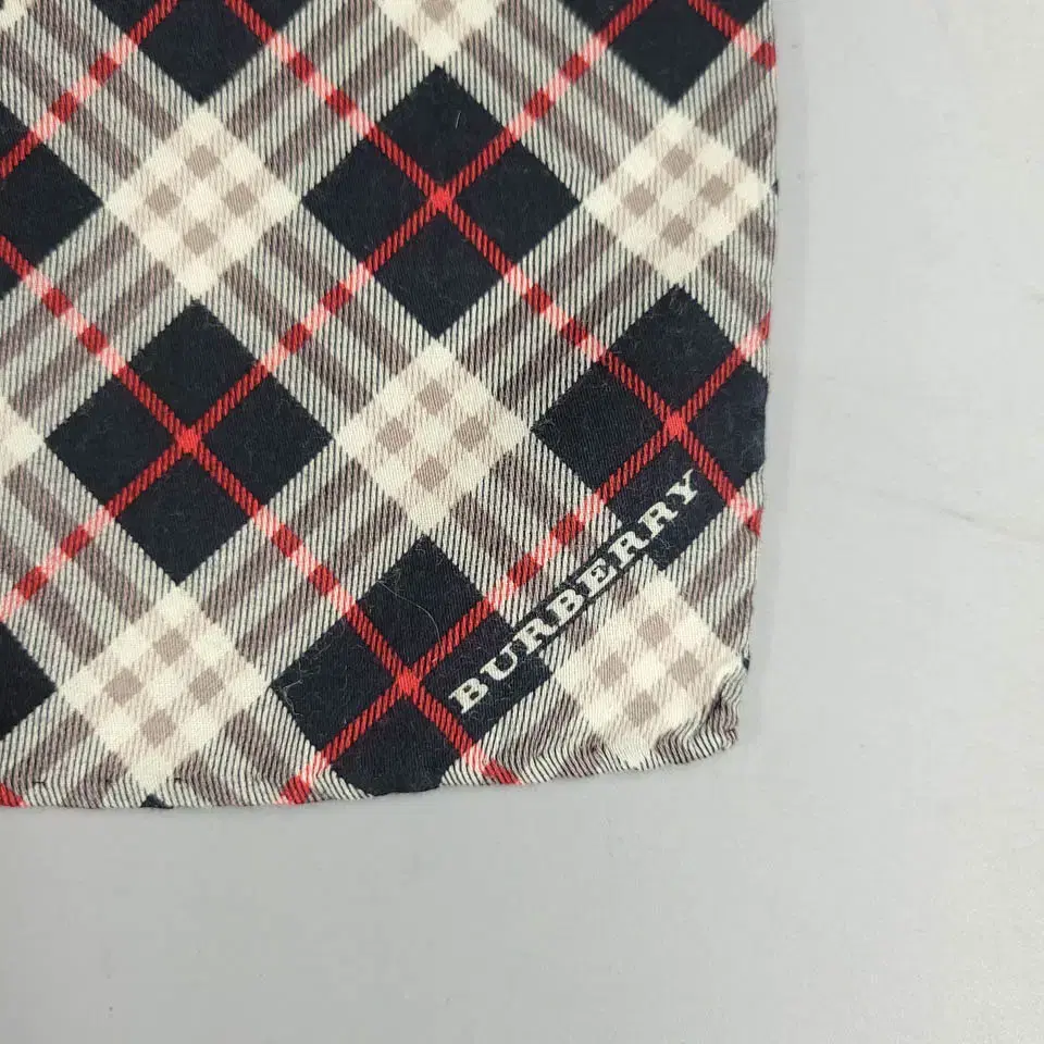 BURBERRY 버버리 네이비 레드 노바체크 프레임 보더 프린트 코튼 행