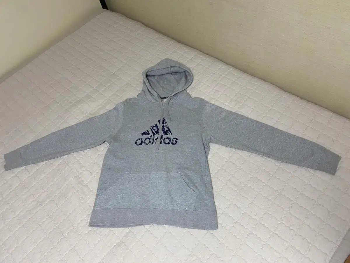 (New/Mint)Adidas Hoodie 105