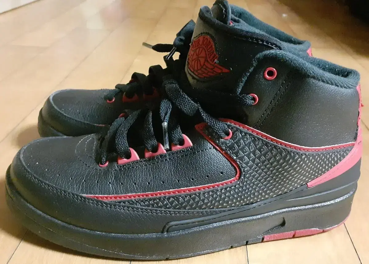 (GS) Jordan 2 Retro Black Varsity Red 235mm