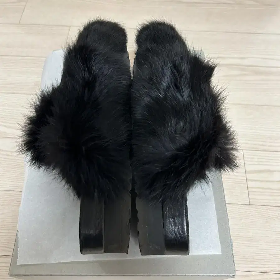 메종 유레카 래빗 fur 슬리퍼