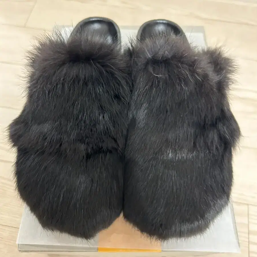 메종 유레카 래빗 fur 슬리퍼