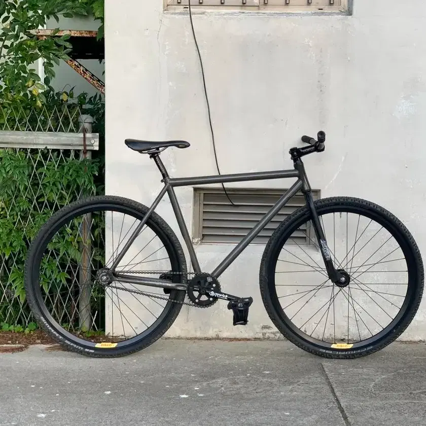 Volume Thrasher Fgfs Bikes For Sale Custom Thrasher Fixie Volume