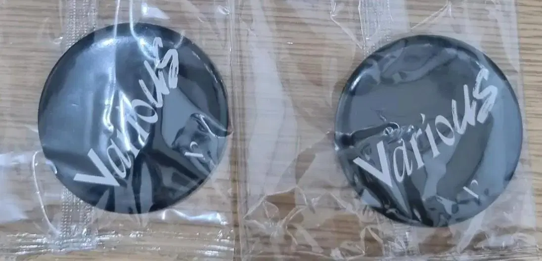 Viviz popup store gacha hand mirror