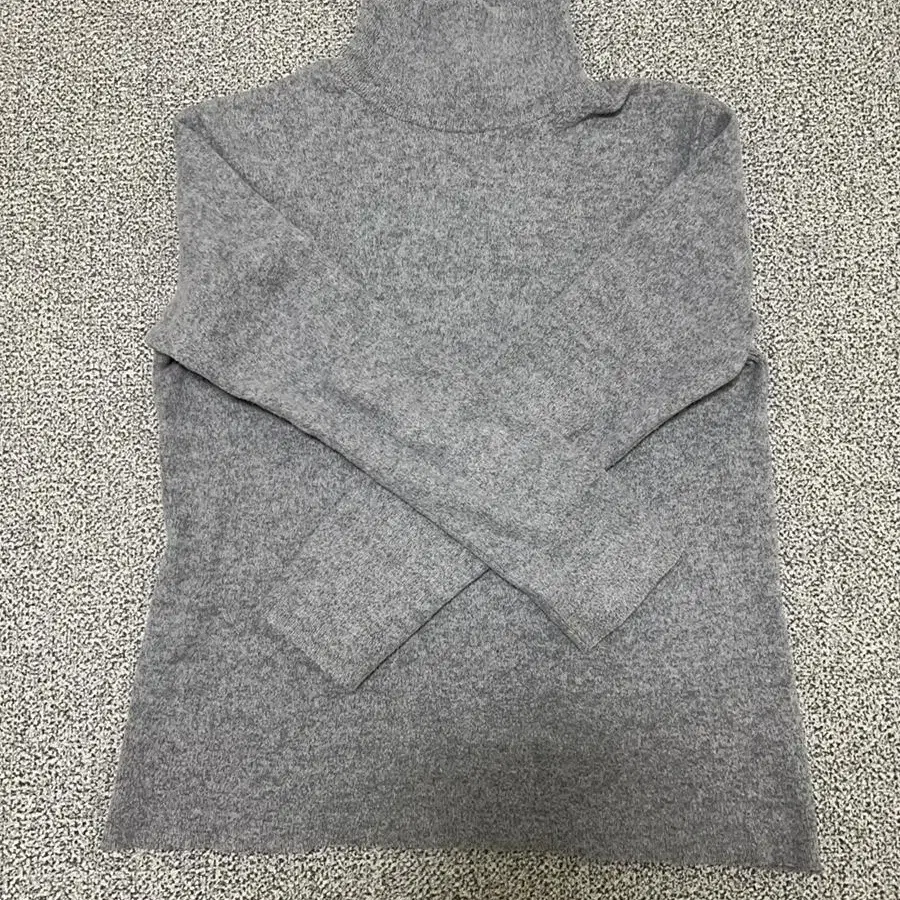 라벨아카이브 fluffy turtleneck top light grey