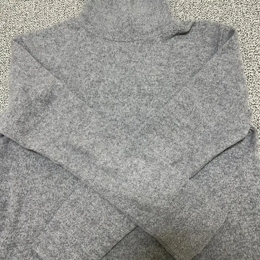 라벨아카이브 fluffy turtleneck top light grey