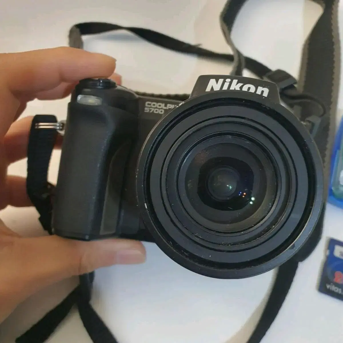 Nikon Coolpix 5700 High-End DIGICAM