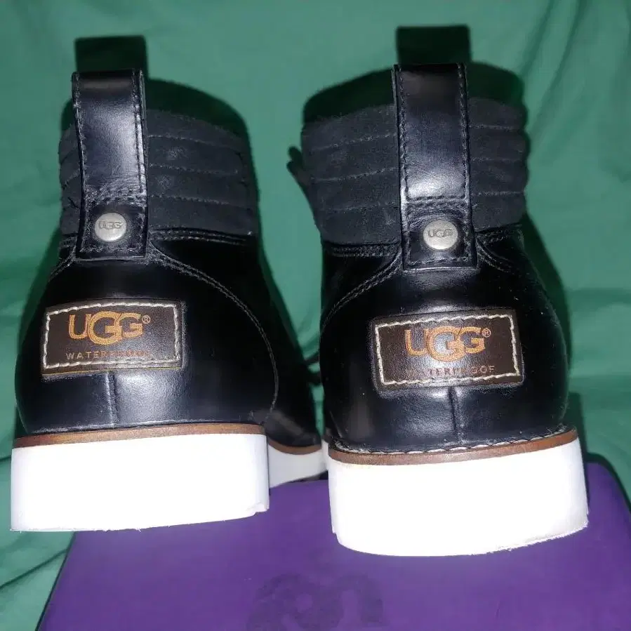 UGG 어그 아웃도어.방한화.비브람 3238 capulin .250