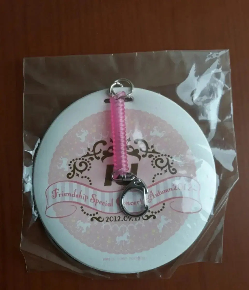 IU iu 2012 0917 Japanese Concert Merchandise 2012