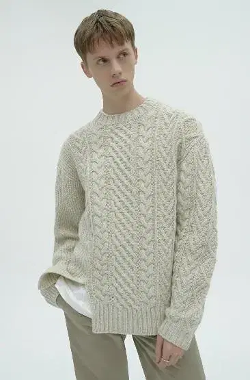 블러 1.0 slit cable sweater