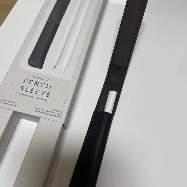 [새상품] Decoded Leather Magnetic Pencil Sl