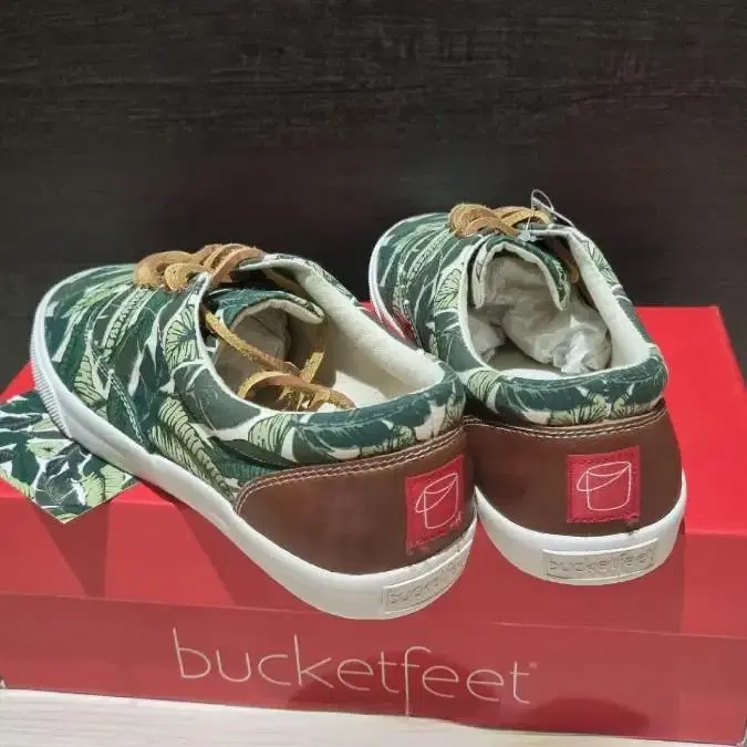 [bucketfeet] 버켓핏 남성 가죽 패치 스니커즈 화이트 운동화