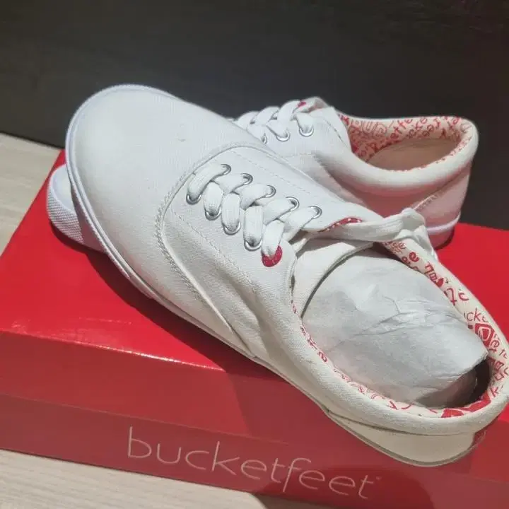 [bucketfeet] 버켓핏 남성 가죽 패치 스니커즈 화이트 운동화