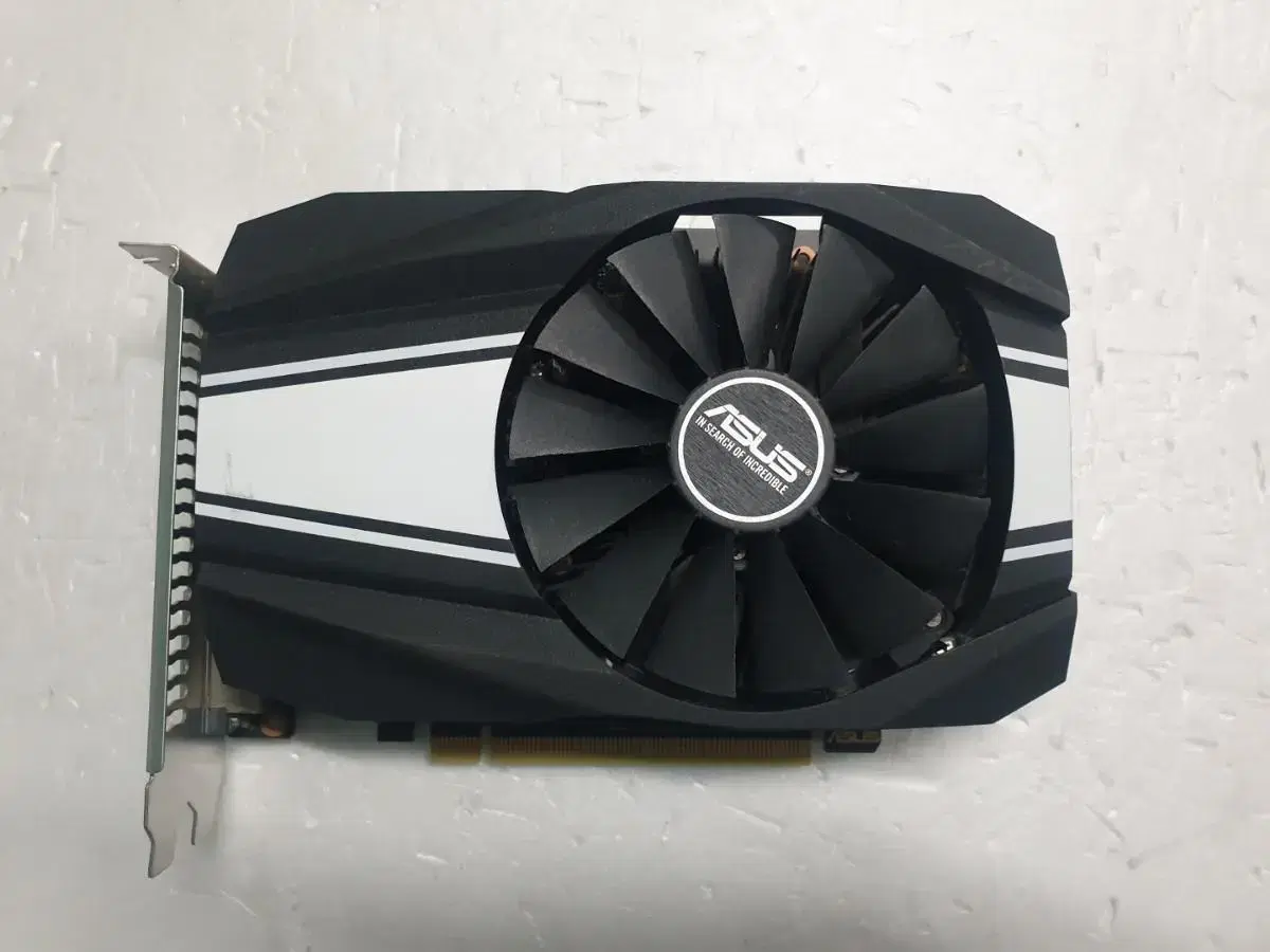 아수스 rtx1660s 그래픽카드 팝니다