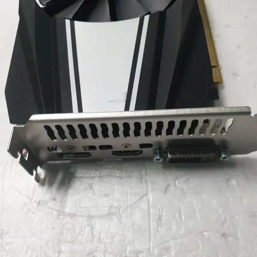 아수스 rtx1660s 그래픽카드 팝니다