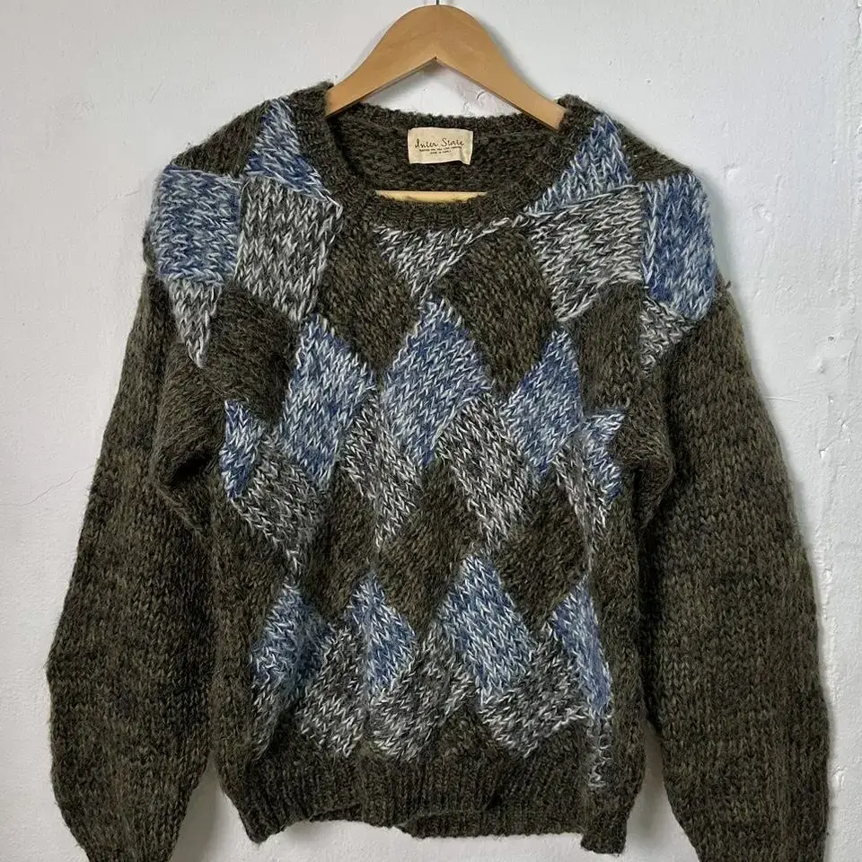 argyle pattern knit