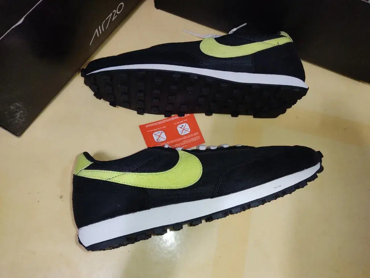 Nike sneakers DeBreak size 295