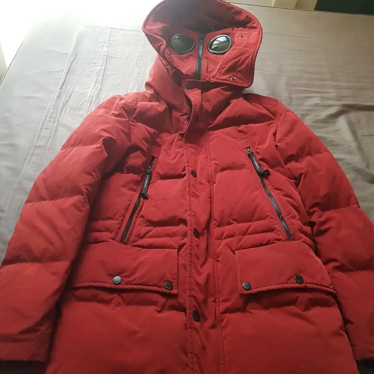 CP COMPANY Goggles duck down puffer jacket min.