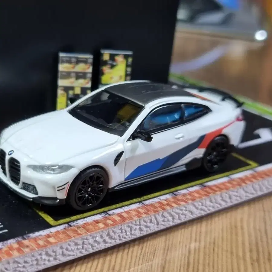 MINIGT 1:64 BMW M4 알파인 화이트 다이캐스트