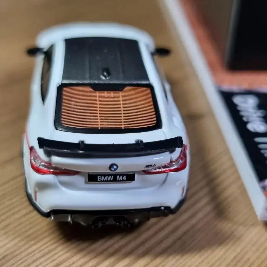 MINIGT 1:64 BMW M4 알파인 화이트 다이캐스트