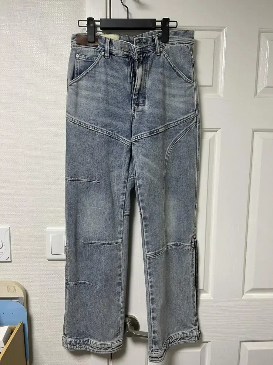 [28]Anderson Belle Washed Zipper Jean