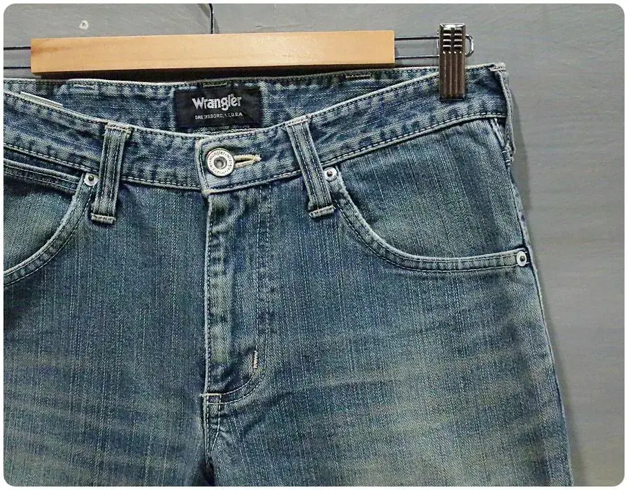 M29) Wrangler Slim Straight Denim Pants