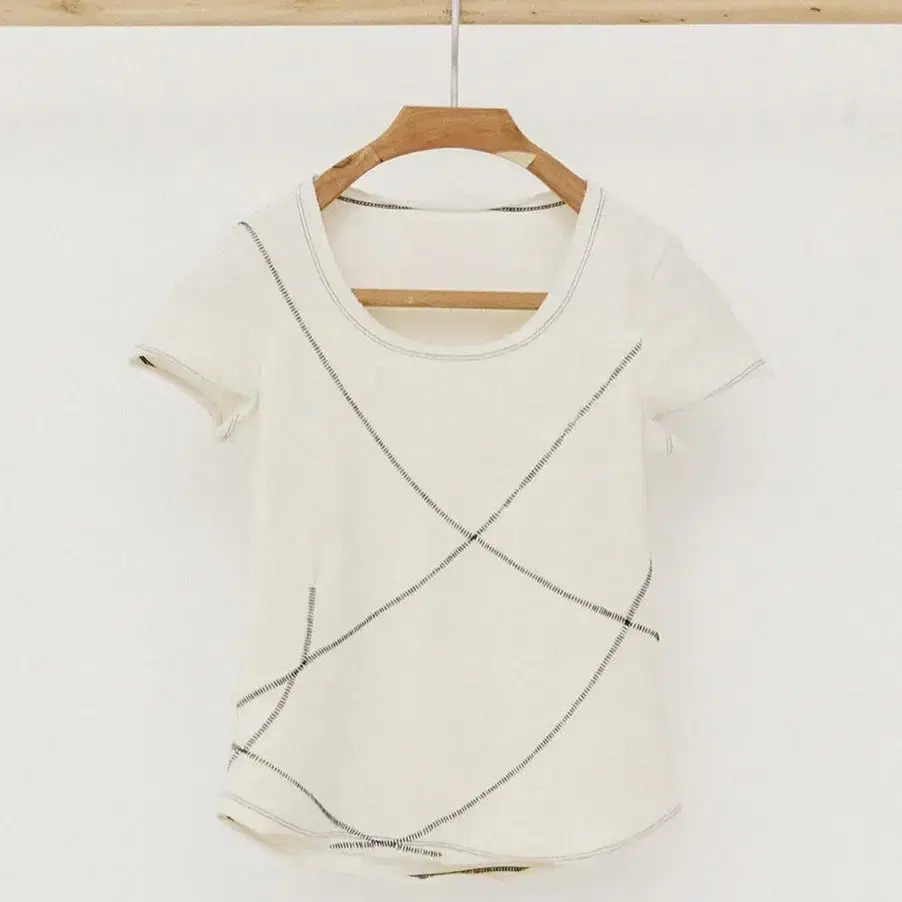 마뗑킴 21FW CURVE STITCH TOP